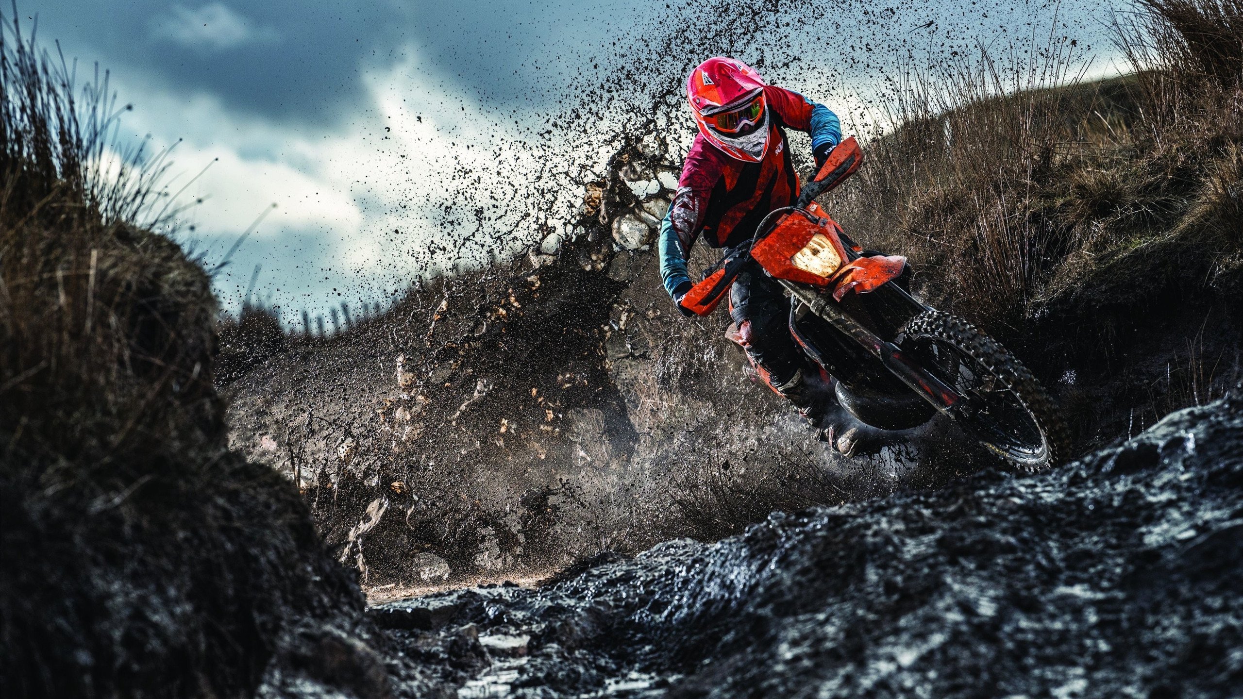 意大利女子团体追逐赛获得银牌，意大利女子水球队