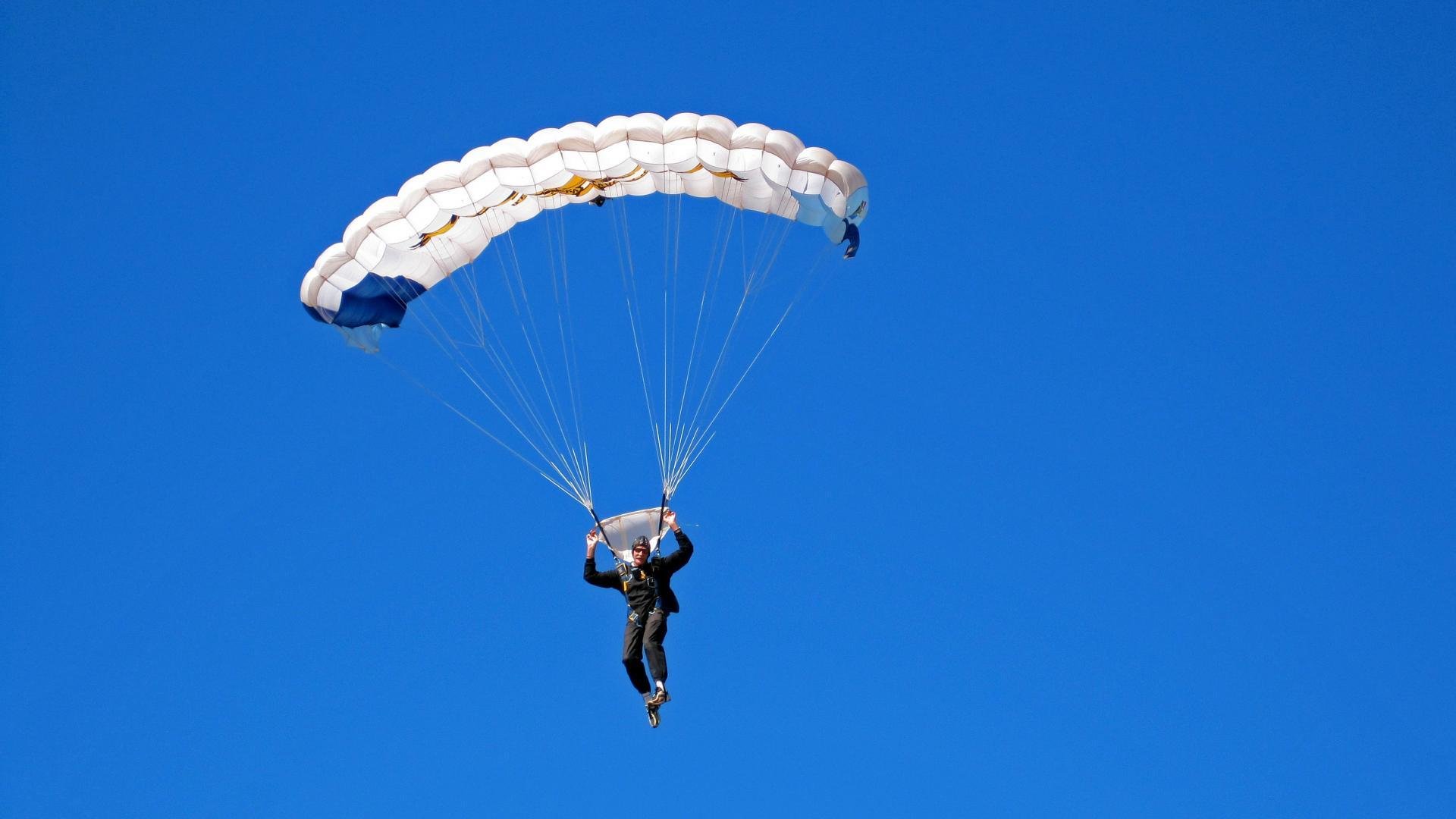 美国女足在巴黎奥运会比赛中以2-0战胜日本，美国女足奥运会预选赛